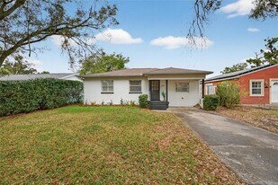 5617 19th Ave S in Gulfport, FL - Building Photo