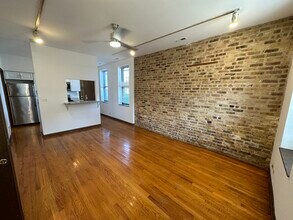1362 W Crystal St in Chicago, IL - Building Photo - Building Photo
