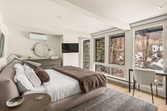 1039 E Cooper Ave in Aspen, CO - Foto de edificio - Building Photo