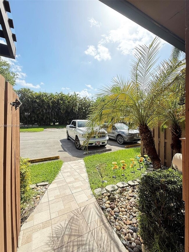 4182 S Pine Island Rd in Davie, FL - Building Photo - Building Photo