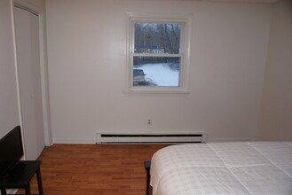 250 Spring Cir, Unit 2 in Winchendon, MA - Foto de edificio - Building Photo