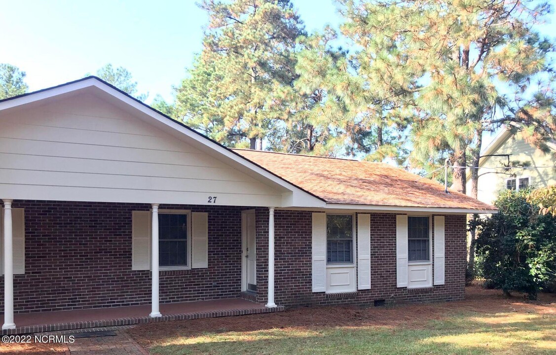 27 McFarland Rd in Pinehurst, NC - Building Photo