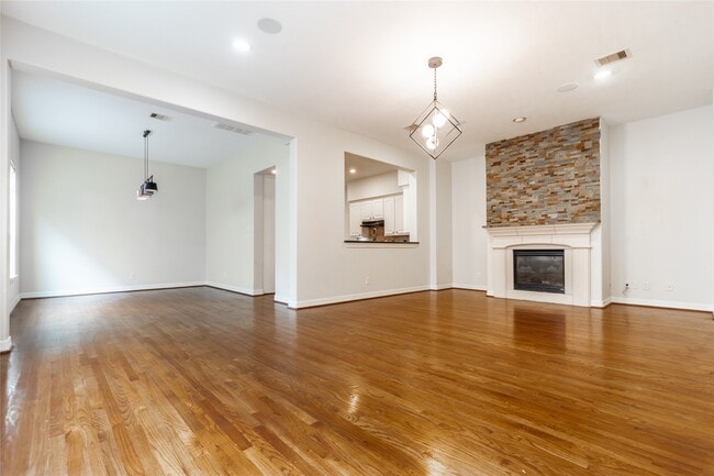 property at 2923 Royal Oaks Crest