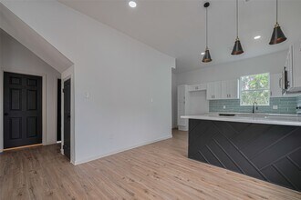 1014 13th St in Galveston, TX - Foto de edificio - Building Photo