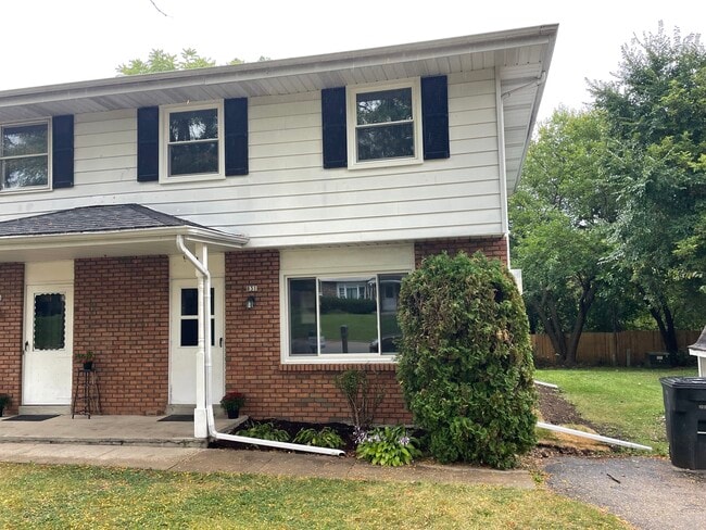 831 Badger Ln in Lake Geneva, WI - Building Photo - Building Photo