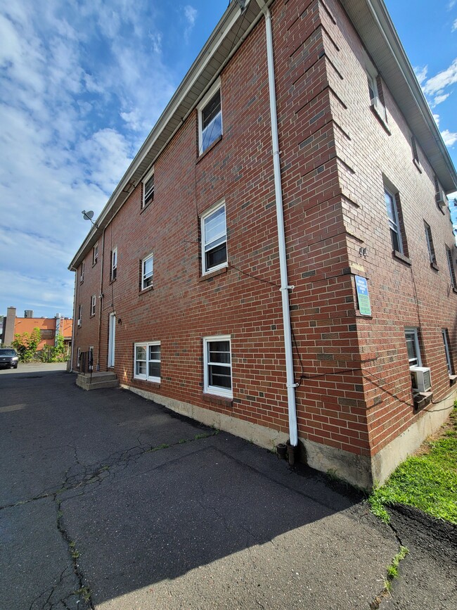 44 Otis St in Hartford, CT - Building Photo - Building Photo