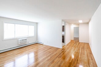 Convery Gardens in Perth Amboy, NJ - Building Photo - Interior Photo