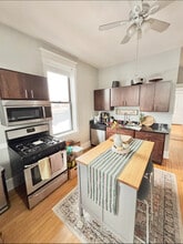 2117 N Kedzie Blvd in Chicago, IL - Foto de edificio - Building Photo