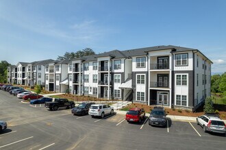Highline North Apartments in Asheville, NC - Building Photo - Building Photo