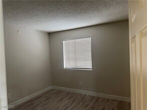 5261 Mission Carmel Ln in Las Vegas, NV - Building Photo - Building Photo