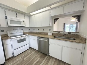 9231 Estrada Pl in New Port Richey, FL - Building Photo - Building Photo