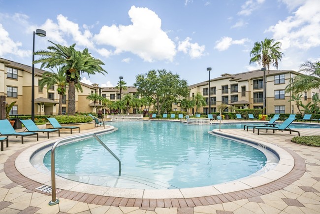 Verandahs of Brighton Bay Apartments in St. Petersburg, FL - Foto de edificio - Building Photo