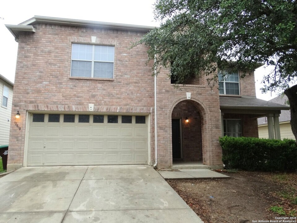 10619 Barbwire Pass in San Antonio, TX - Building Photo