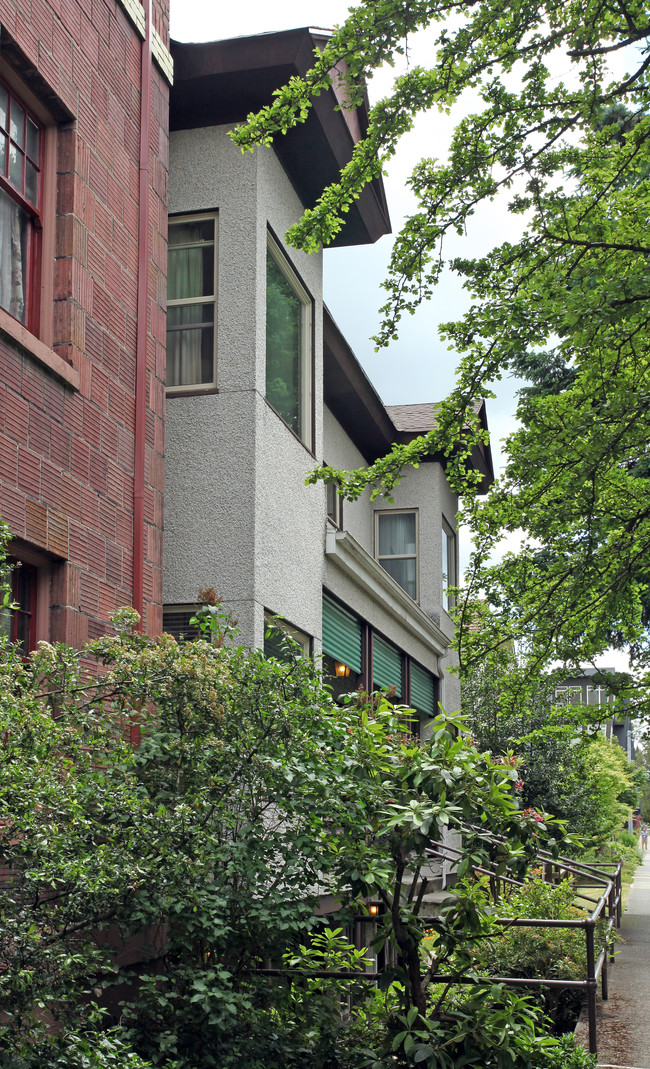 Twin Gables Apartments in Tacoma, WA - Building Photo - Building Photo