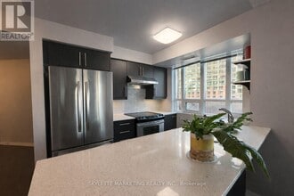 125 Western Battery Rd in Toronto, ON - Building Photo - Building Photo