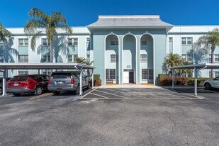701 Poinsettia Rd in Belleair, FL - Building Photo