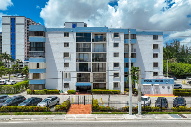 Moon Tower in Miami, FL - Building Photo - Building Photo