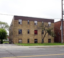 990 O'connor Dr in Toronto, ON - Building Photo