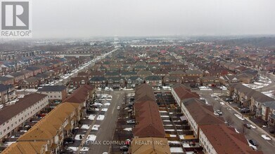 32 Red Fox Pl in Toronto, ON - Building Photo - Building Photo