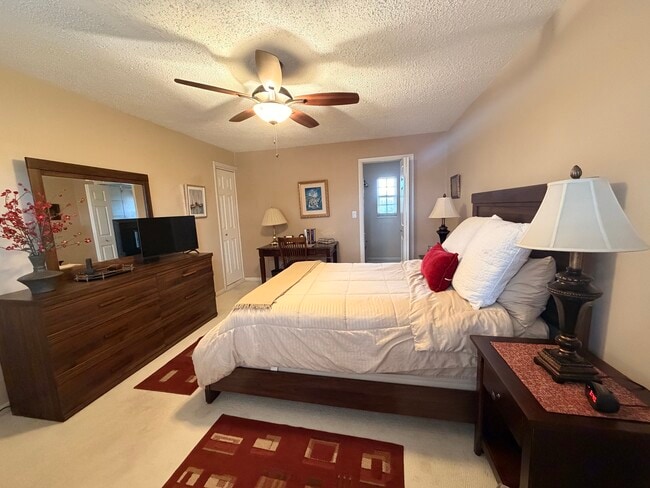 9252 SW 136th Street Cir, Unit 1 in Miami, FL - Foto de edificio - Building Photo