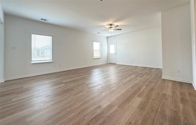 101 Paradise Cyn Dr in Jarrell, TX - Building Photo - Building Photo