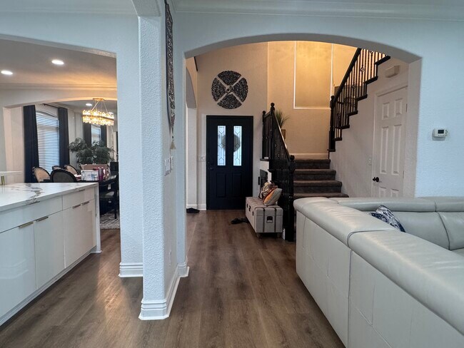 9521 Shadowrock Way in Elk Grove, CA - Building Photo - Building Photo