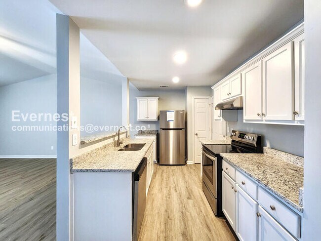 2175 Red Oak Cir in Union City, GA - Building Photo - Building Photo