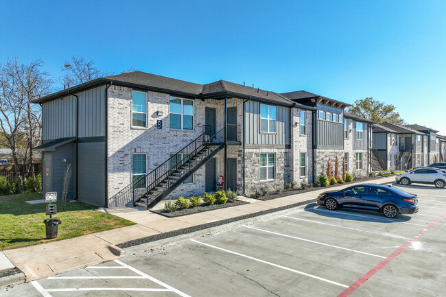 Park Place Apartments in Greenville, TX - Building Photo - Building Photo