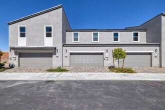 6788 Nimbus Ave in Las Vegas, NV - Building Photo - Building Photo