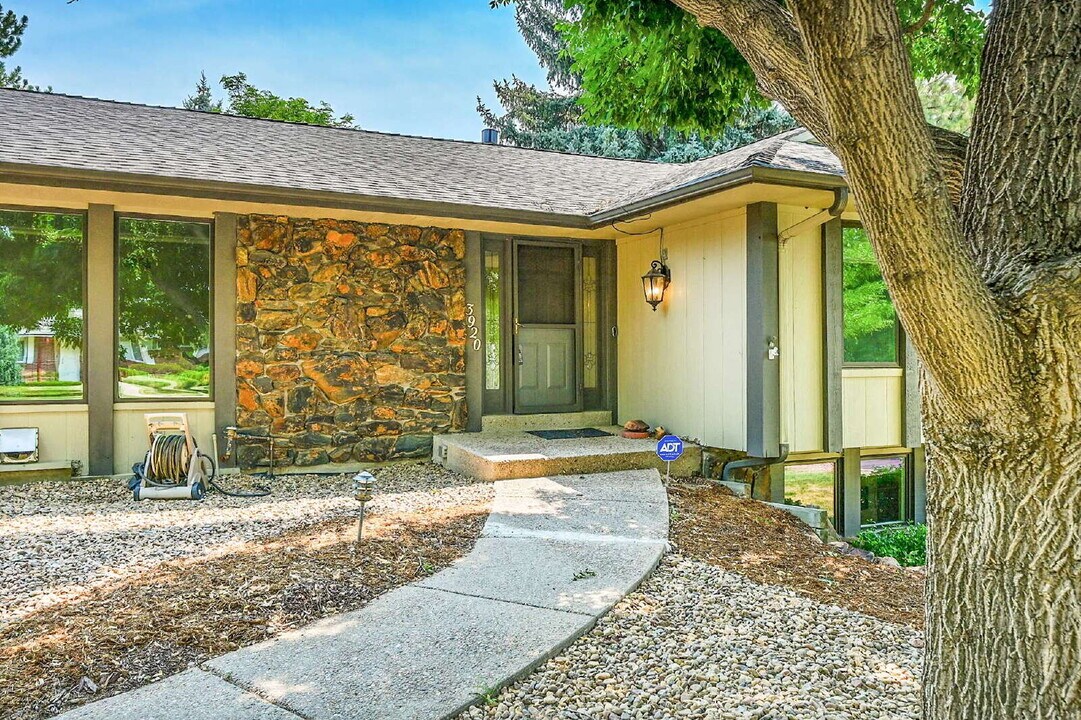 3920 S Dahlia St in Englewood, CO - Building Photo