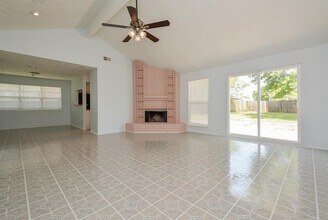 15702 Timber Rock Dr in Houston, TX - Building Photo - Building Photo