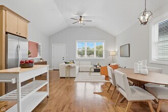 547 N Springfield Ave in Chicago, IL - Building Photo - Building Photo