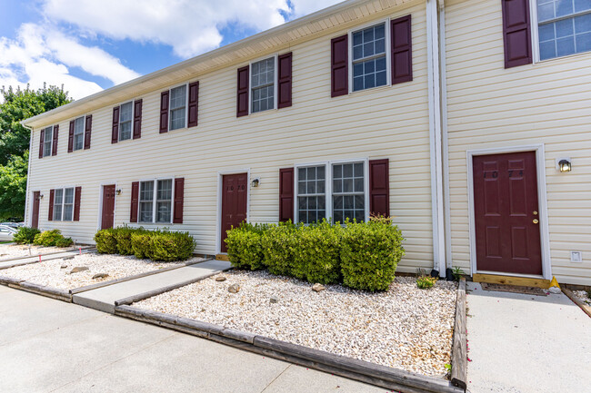 1066 Blane Dr in Forest, VA - Foto de edificio - Building Photo