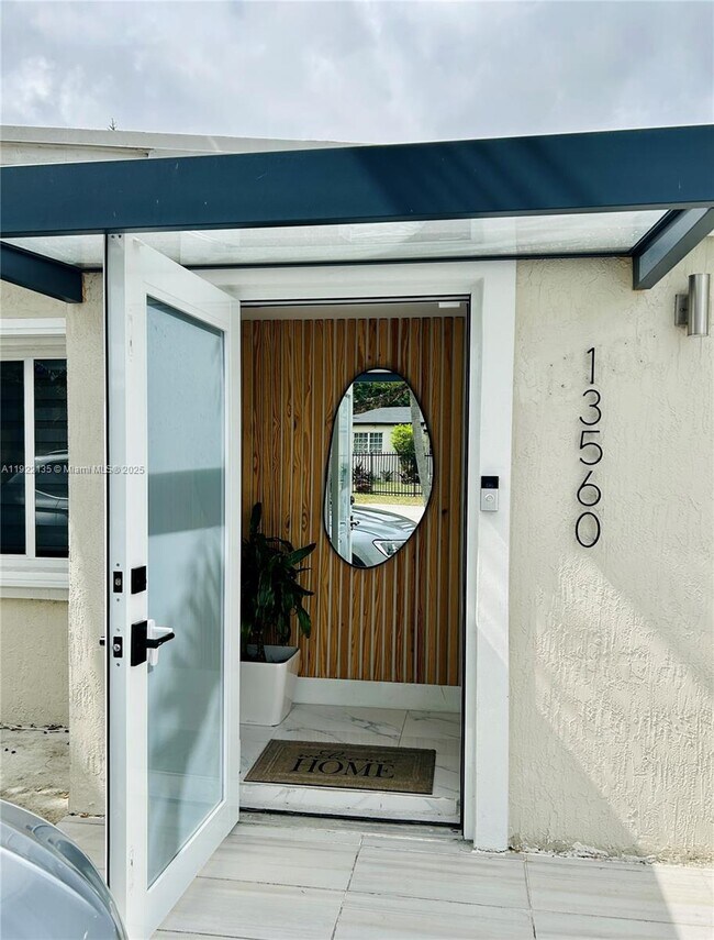13560 NW 2nd Ave in North Miami, FL - Foto de edificio - Building Photo