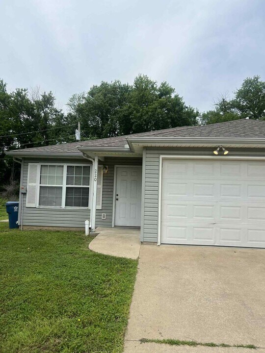 220 Haley Pl-Unit -220 Haley Pl in Carl Junction, MO - Foto de edificio