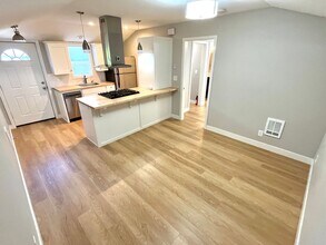 3241 NE 111th Dr in Portland, OR - Building Photo - Building Photo