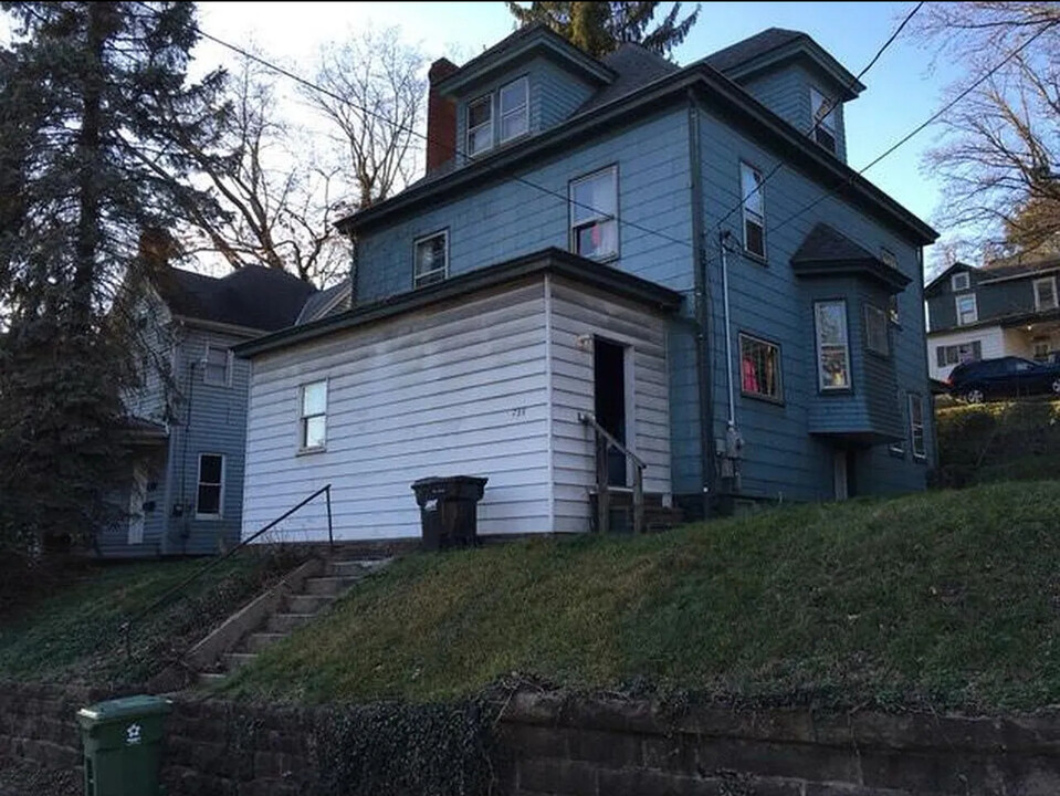 739 Willey St in Morgantown, WV - Building Photo