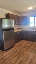 4267 Carnes Rd in Roseburg, OR - Building Photo - Building Photo