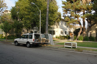 1134 N Columbus Ave in Glendale, CA - Building Photo - Building Photo