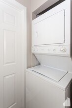 2440 N Ashland Ave, Unit 2 in Chicago, IL - Building Photo - Building Photo