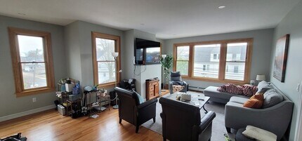 33 Columbus Ave, Unit 2 in Waltham, MA - Foto de edificio - Building Photo