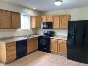 216 Saratoga Cir in Grand Island, NE - Building Photo - Building Photo