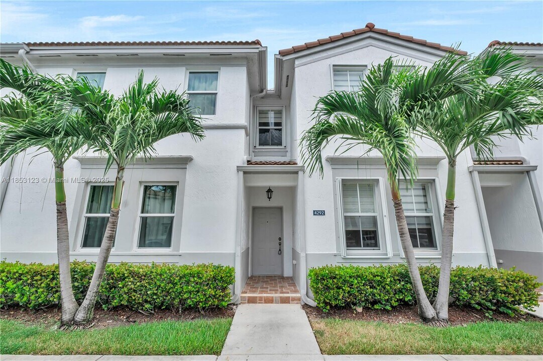 4292 SW 156th Ave in Miramar, FL - Building Photo
