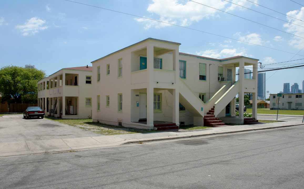 133 NW 18th St in Miami, FL - Building Photo