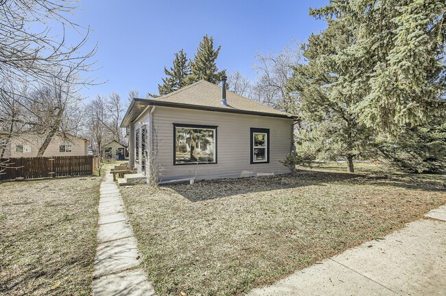 property at 526 W 5th St