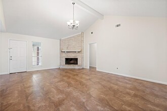 3709 Edgebrook Dr in Baytown, TX - Building Photo - Building Photo