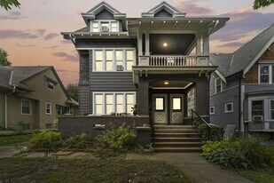 2837 N Maryland Ave, Unit 2837A in Milwaukee, WI - Building Photo