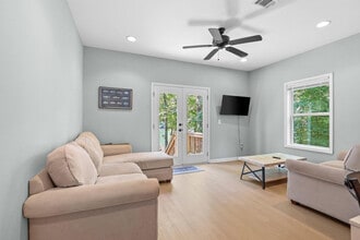 204 Lake Breeze Ln in Westminster, SC - Building Photo - Building Photo