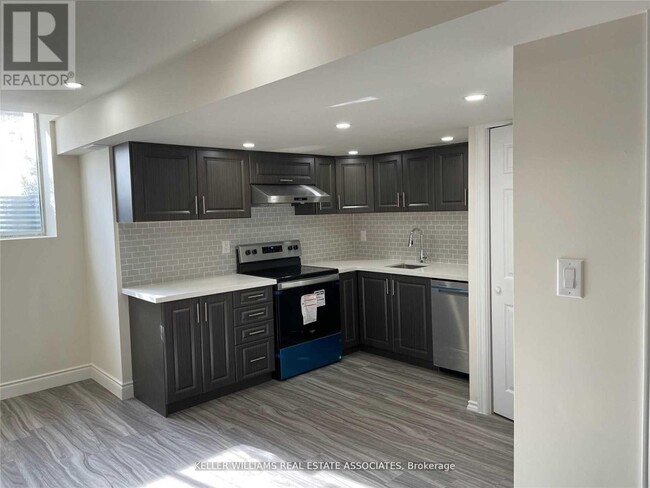 35 Elysian Fields Cir in Brampton, ON - Building Photo - Building Photo