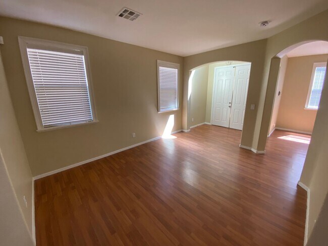 9690 Hawk Cliff Ave in Las Vegas, NV - Building Photo - Building Photo